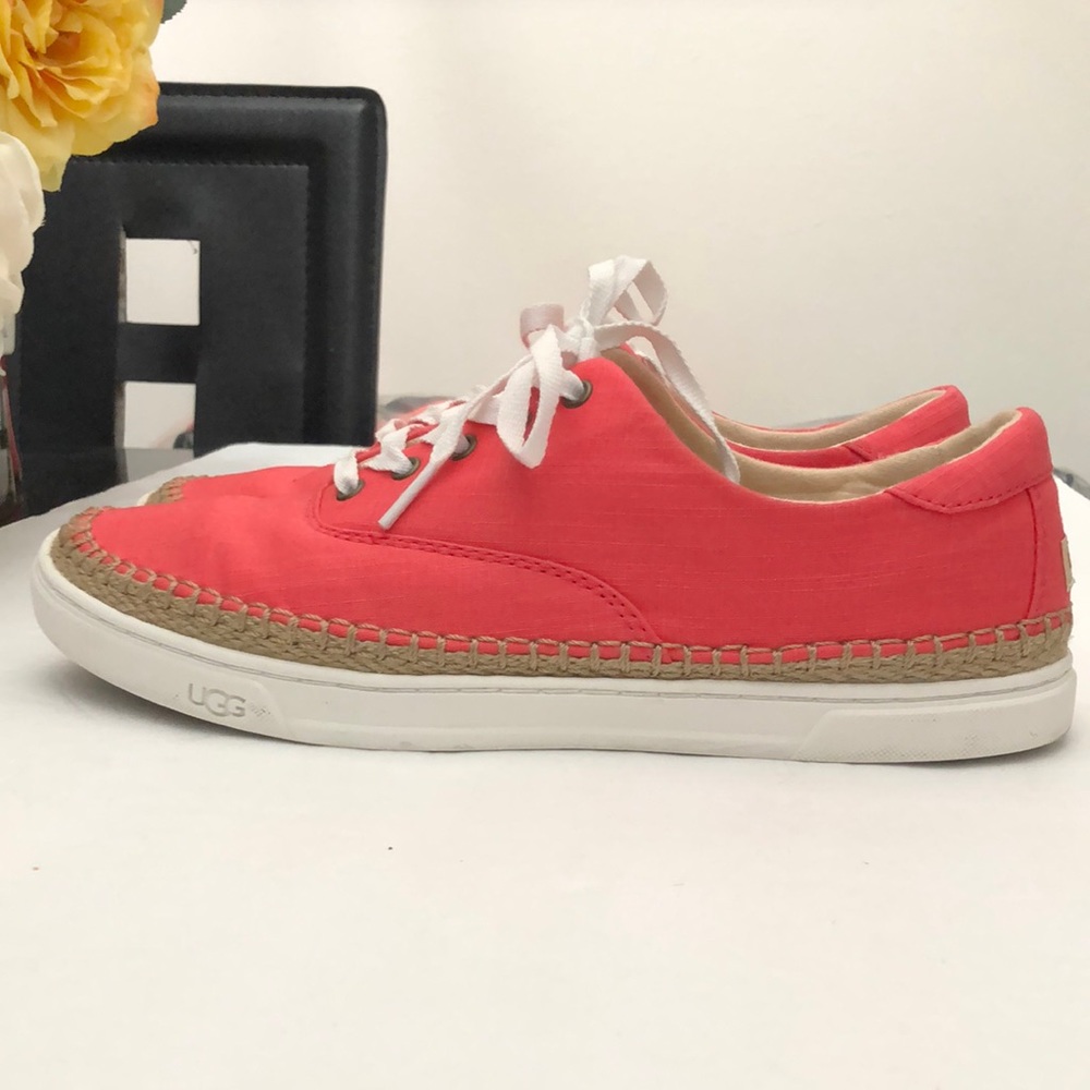 UGG CASUAL SNEAKERS WOMENS SIZE 11
